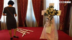 鄭惠中大鬧李登輝追思會場。（圖／翻攝畫面）