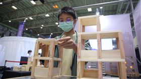 國研院科普展現場活動照國研院與中興大學14日舉行「科學家的秘密基地」科普展，現場提供多場DIY課程與科學短講，供有興趣的民眾親自參與。（國研院提供）中央社記者蘇思云傳真　109年8月14日