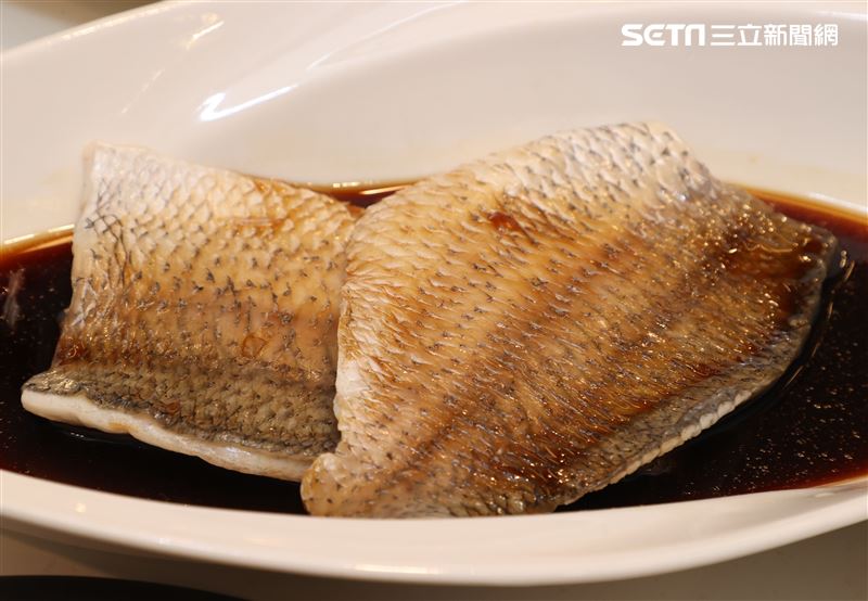 「詹姆士快手菜」新書發表，一刻四道秒速上桌。（記者邱榮吉/攝影）