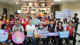 苗栗縣府設工商咖啡館提供諮詢轉介服務苗栗縣政府拚招商，工商發展處在縣府4樓成立「工商咖啡館」，營造「有溫度」的諮詢轉介管道。苗栗縣長徐耀昌（前右4）、苗栗縣議會議長鍾東錦（前右3）等人14日出席開張記者會。（苗栗縣政府提供）中央社記者管瑞平傳真  109年8月14日