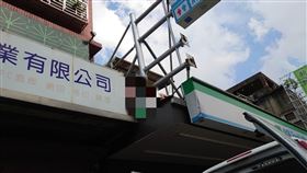 新北市，新莊，觸電，命危，屋簷，打掃