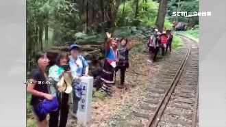 登山客闖鐵軌　遭鳴笛示警竟揮手招呼