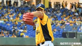中信兄弟先發投手黃恩賜。（圖／記者王怡翔攝影）