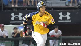 ▲中信兄弟指定打擊周思齊敲出2分砲。（圖／記者劉彥池攝影）