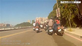 騎士急煞4連撞　「狗狗肉」騎士慘摔