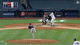 ▲吊高球不夠高，洋基桑契斯（Gary Sanchez）敲出457英呎全壘打。（圖／翻攝自MLB官網）