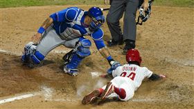 ▲費城人昆恩（Roman Quinn）超狂跑壘撲回致勝分。（圖／美聯社／達志影像）