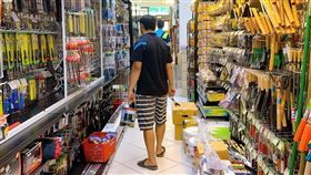 結婚後…逛得不再是百貨公司而是五金行。（圖／翻攝自爆怨公社）