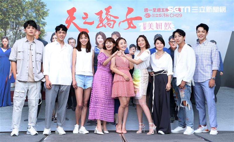 「天之驕女」王品澔、李家慶、賴郁庭、林萱瑜、陳子玄、曾智希、華千涵、許明杰、楊皓崴出席粉絲見面會。（記者邱榮吉/攝影）