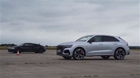▲Audi R8對決RS Q8（圖／翻攝自carwow Youtube）