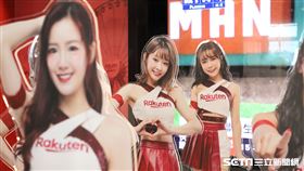 ▲樂天女孩推出1：1人形立牌。（圖／記者劉彥池攝影）