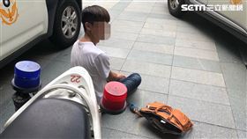 北市東男自冠4罪名想坐牢，最後還在派出所前作勢上吊。（圖／記者楊忠翰攝影）