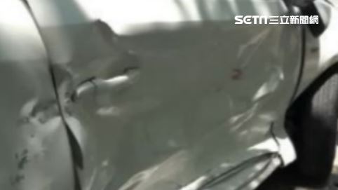 轎車車禍攔腰撞　車身竟現車牌烙印
