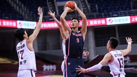 CBA,廣東宏遠,易建聯。（圖／翻攝自廣東宏遠微博）