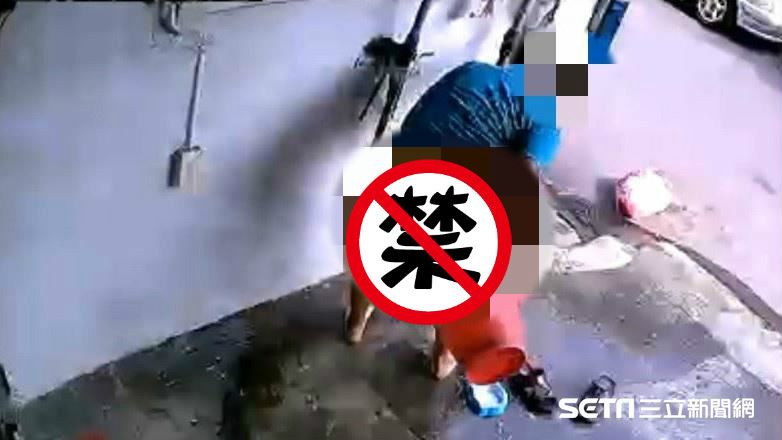 怪男闖人家脫褲洗澡　親姊吐真相求救