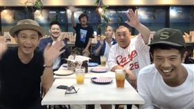 參與直播的遠藤章造（左1）、山本圭壹（右2）、庄司智春（右1）與桑折貴之（左3）全確診。（圖／翻攝自zapa推特）