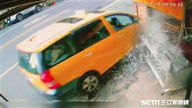 苗栗計程車撞一排