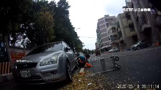 堆高機迴轉釀禍　婦遭波及求償55萬