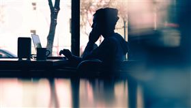 工作,休息,放鬆,咖啡廳,接案,用電腦,獨處,單身（圖／PEXELS）