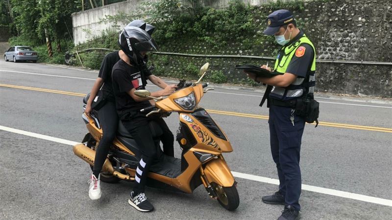 阻屁孩「胚」車！警2小時狂開23單