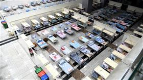 中國2019冠狀病毒疾病近來陸續在各地出現短暫疫情，當局決定將武漢抗疫初期興建的4間方艙醫院保留至2021年3月。圖為中國武漢市方艙醫院。（圖／中新社）
