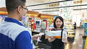 萊爾富攜手中華郵政8/17推出郵局便利包服務。（圖／萊爾富提供）