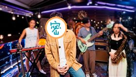 以神曲「太陽」翻身的邱振哲自稱失戀達人曾目睹女友抱人親吻還被車撞飛！化身失戀學教授開唱 星火映畫 提供