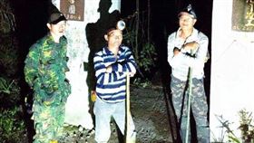 阿里山豐山村千人洞3山友失聯　漏夜展開救援台南市40餘名山友17日前往嘉義縣阿里山鄉豐山村千人洞登山，直到晚間有3名山友失聯，當地社區巡守隊員率先上山搜救，嘉義縣消防局救援人員也陸續趕往現場，漏夜展開搜救行動。（豐山村長陳建富提供）中央社記者黃國芳傳真　109年8月17日