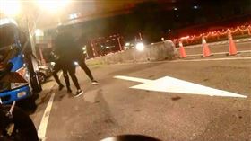 外送員,新北,新店,社會敗類,行車糾紛（圖／翻攝自爆料公社）