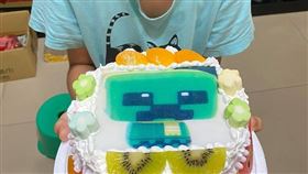 開心慶生下秒發生1悲劇　壽星竟崩潰（圖／翻攝自爆廢公社）