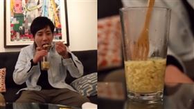 日本天團嵐吃「王子麵」加熱水！台灣網友集體崩潰：太衝擊了（左是相葉雅紀，右是二宮和也）
圖翻攝自arashi youtube