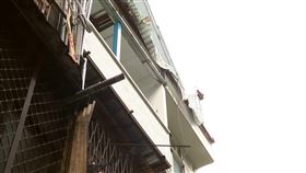 蓋空中陽台凸出! 違建拆不掉險
