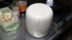 阿嬤用「骨灰罈」醃竹筍！她一看嚇傻　網笑：還好沒放照片（圖／翻攝自爆怨公社臉書）