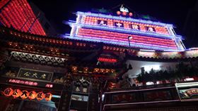 基隆老大公廟起燈腳　揭開雞籠中元祭序幕基隆老大公廟18日深夜進行開燈夜「起燈腳」儀式，上千盞普渡公燈同時點亮，為庚子雞籠中元祭揭開序幕，也象徵為陰間好兄弟引領通往陽間的道路，接受人們一整個月的香火供奉。（基隆市文化局提供）中央社記者沈如峰基隆傳真　109年8月19日