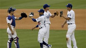 ▲洛杉磯道奇獲得7連勝戰績大聯盟首位，捕手Austin Barnes（左1）攻守俱佳。（圖／美聯社／達志影像）