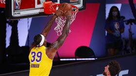 NBA／超人暴扣再現！魔獸灌歪籃框
NBA,洛杉磯湖人,Dwight Howard,暴扣,籃框
翻攝自推特
