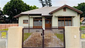 屏東勝利星村23戶歷史建築　營運品牌徵選開跑屏東勝利星村創意生活園區內69棟歷史建築，在縣府全面修復下，最後一批眷舍已修繕完工，27日將舉辦營運品牌徵選說明會，預計釋出23戶。（屏東縣政府文化處提供）中央社記者郭芷瑄傳真　109年8月19日