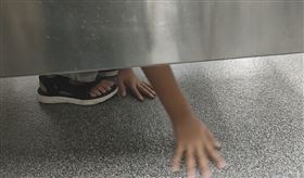 廁所,男廁,隔壁間,打太極,摸地板,大號