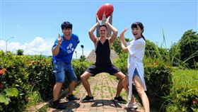 主持人和來賓馬丁來到芒果的故鄉。