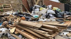 克里夫出差回家，發現院子變垃圾場。（圖／翻攝自Dom推特 ）