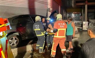 彰化夫妻邊開邊吵…撞車　妻受困慘死