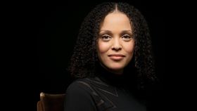 描繪美國南方黑人家庭　黑鳥不哭將在台推出美國黑人女性作家潔思敏．沃德（Jesmyn Ward）所著小說「黑鳥不哭」，描寫美國南方貧困黑人家庭故事，曾獲美國國家圖書獎肯定，繁體中文版將於9月推出。（時報出版提供）中央社記者陳秉弘傳真　109年8月19日