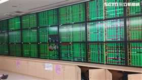 台股大跌600點 交易所 台股綠油油 號子 （圖／記者戴玉翔攝影）