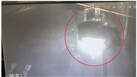 彰化夫妻吵架撞擊受傷（圖／翻攝畫面）