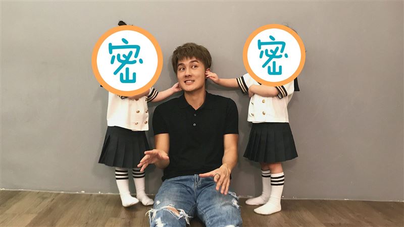 私藏2女兒被抓包？吳克群曬拉耳合照