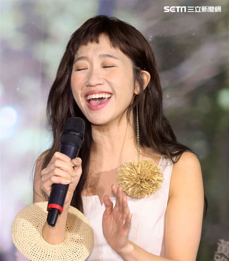 黃路梓茵音樂分享會聽到為阿公阿嬤寫的歌不盡落淚。（記者邱榮吉/攝影）