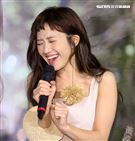 黃路梓茵音樂分享會聽到為阿公阿嬤寫的歌不盡落淚。（記者邱榮吉/攝影）