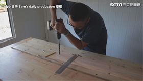 ▲蔡山從20歲時開始學習木工和自然建築。（圖／山小日子 Sam’s daily production 授權）