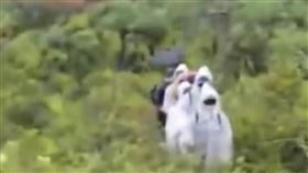 蒙眼,颱風,員工訓練,詭異,懸崖