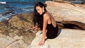 孫芸芸露背美照曝光。（圖／翻攝自aimeeyunyunsun IG）